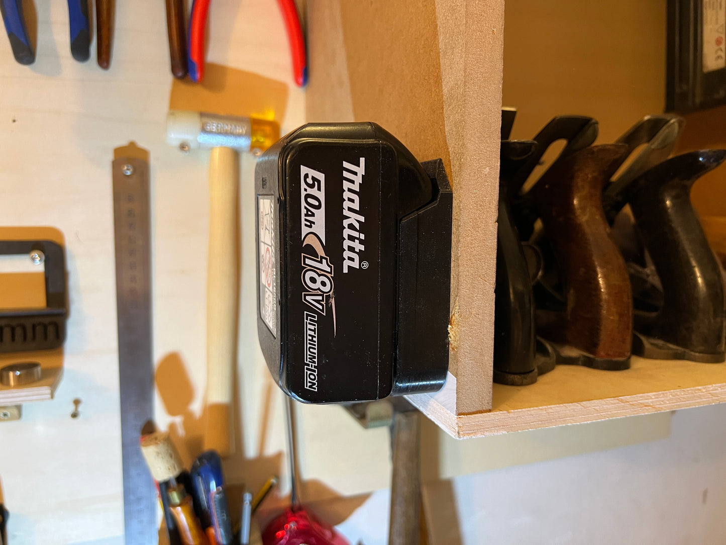 Wandhalterung für 18-V-Makita-Batterien