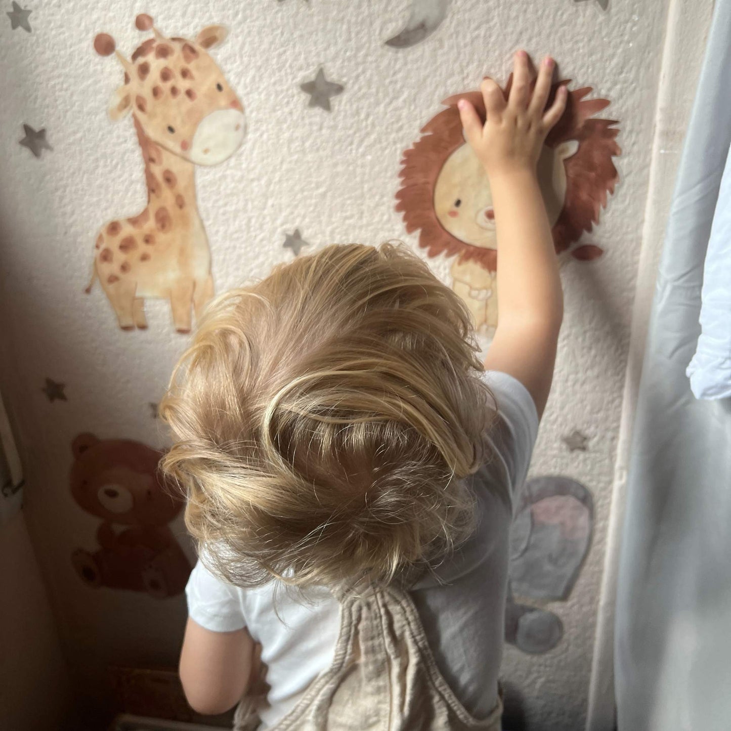 Maxi-Cosi Iora CribClamp und Kinderzimmer-Wanddekor-Paket